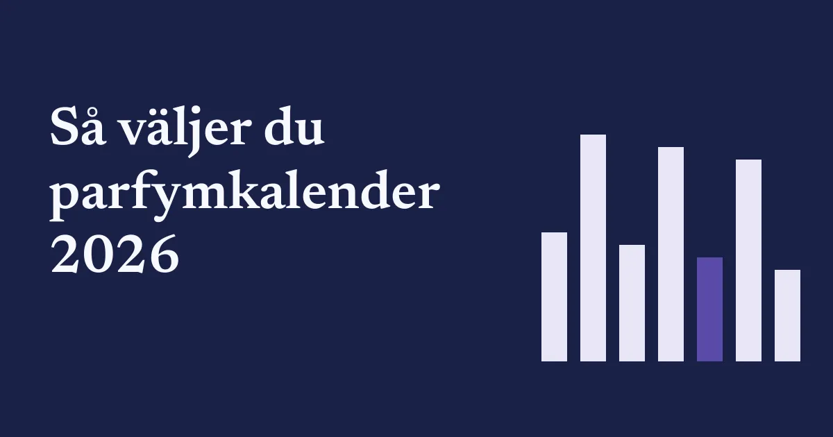 Julkalender med små luckor och parfymflaskor på ett bord